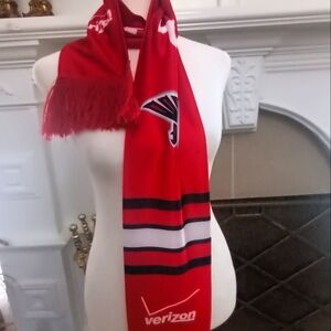 Falcon scarf